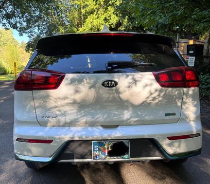 White 2019 Kia Niro Plug-In Hybrid LX