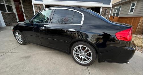 Black 2005 INFINITI G35 Base