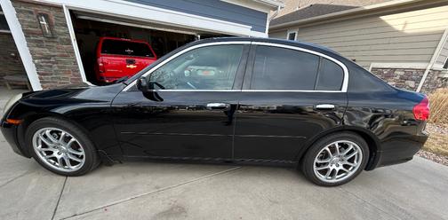 Black 2005 INFINITI G35 Base