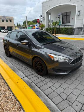 Gray 2017 Ford Focus SE