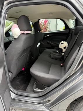 Gray 2017 Ford Focus SE
