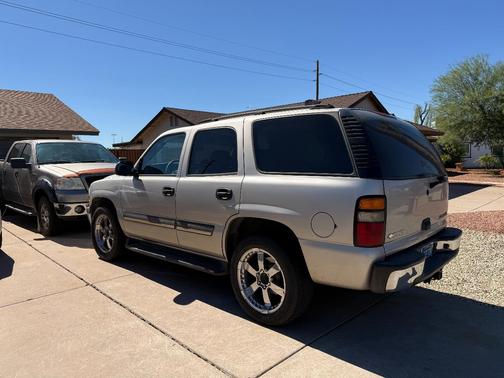 Silver 2004 Chevrolet Tahoe LS