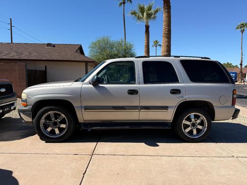 Silver 2004 Chevrolet Tahoe LS