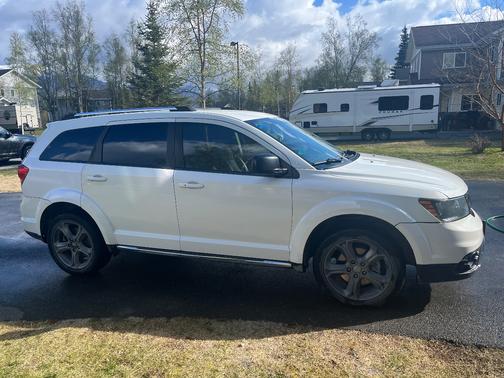 White 2015 Dodge Journey Crossroad