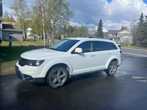 White 2015 Dodge Journey Crossroad
