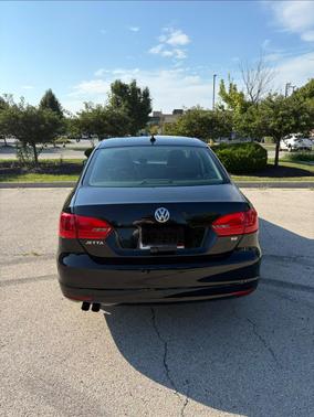 Black 2014 Volkswagen Jetta Auto SE