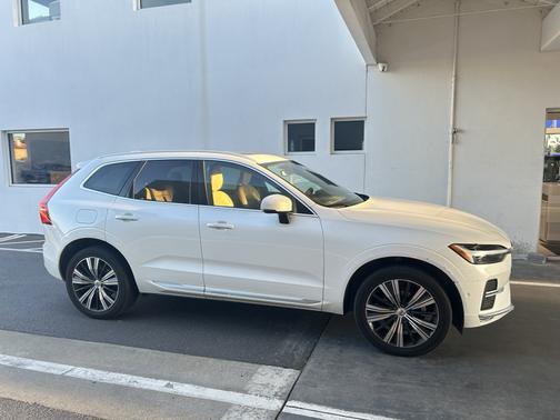 2022 Volvo XC60 B5 Inscription