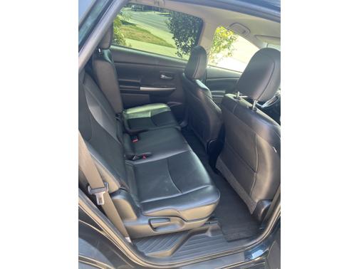 2017 Toyota Prius v Five