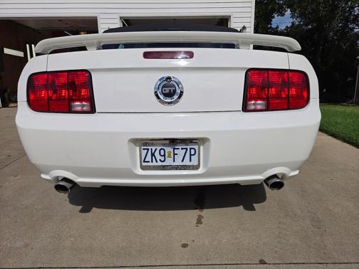 White 2006 Ford Mustang GT