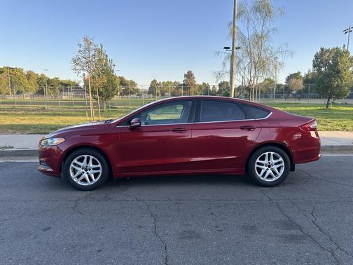 Red 2014 Ford Fusion SE