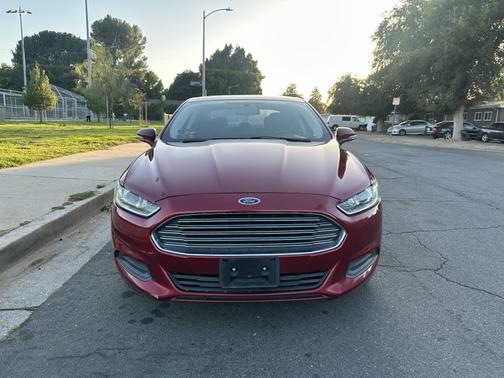 Red 2014 Ford Fusion SE
