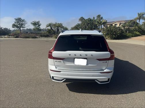 2024 Volvo XC60 B5 Plus Dark Theme