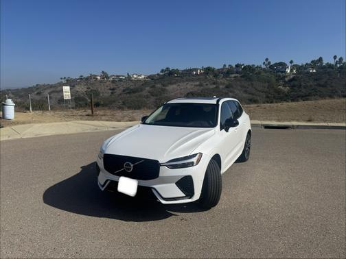 2024 Volvo XC60 B5 Plus Dark Theme