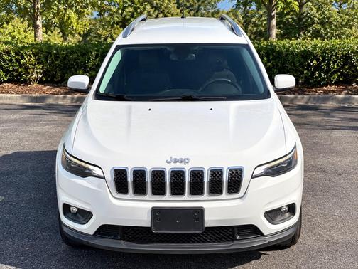 White 2019 Jeep Cherokee Latitude Plus