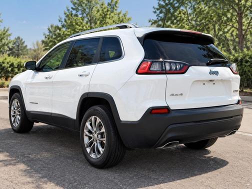 White 2019 Jeep Cherokee Latitude Plus