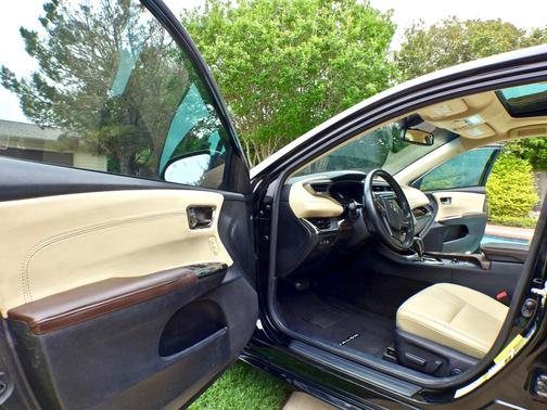 Photo 4 of 15 of 2013 Toyota Avalon XLE Premium