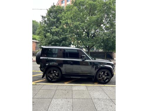2023 Land Rover Defender V8