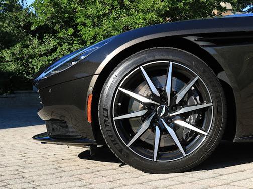 2018 Aston Martin DB11 V8
