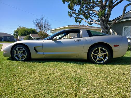 2000 Chevrolet Corvette Base