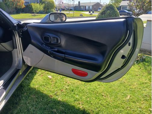 2000 Chevrolet Corvette Base