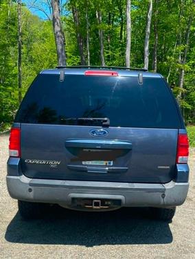 Blue 2003 Ford Expedition XLT