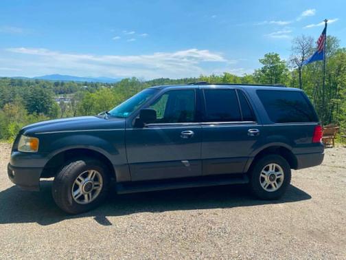 Blue 2003 Ford Expedition XLT