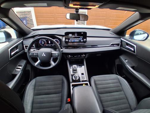 White 2023 Mitsubishi Outlander SE Black Edition