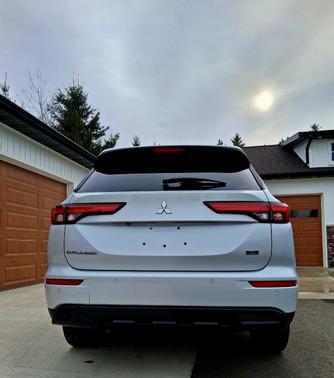 White 2023 Mitsubishi Outlander SE Black Edition