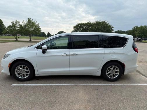 White 2022 Chrysler Voyager LX
