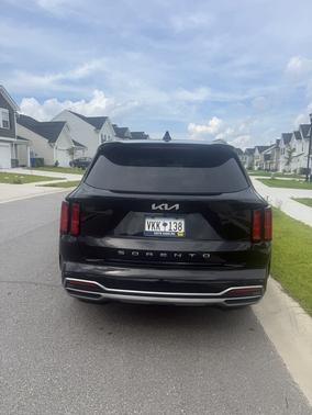 Black 2022 Kia Sorento SX