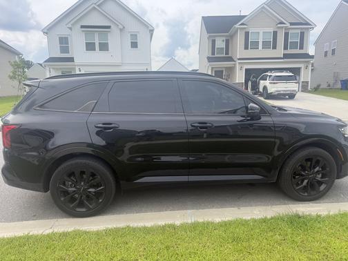 Black 2022 Kia Sorento SX