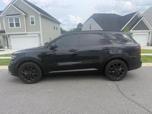 Black 2022 Kia Sorento SX