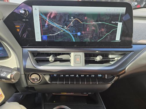 2025 Lexus UX 300h Premium