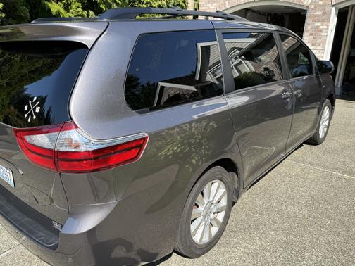 2017 Toyota Sienna XLE Premium