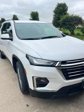 White 2022 Chevrolet Traverse LT Cloth