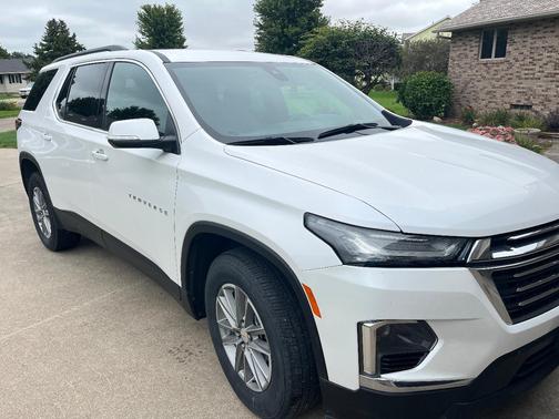 White 2022 Chevrolet Traverse LT Cloth