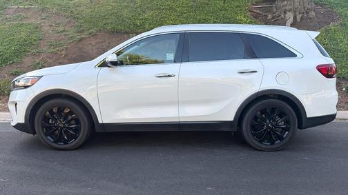 White 2020 Kia Sorento EX