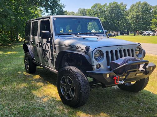 Gray 2015 Jeep Wrangler Unlimited Rubicon