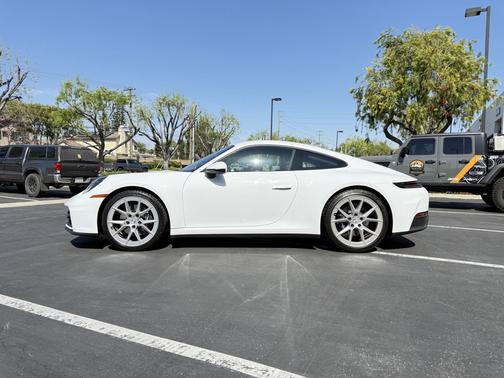 2025 Porsche 911 Carrera