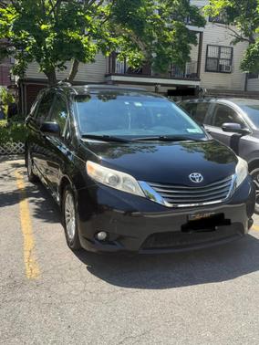 Black 2013 Toyota Sienna XLE