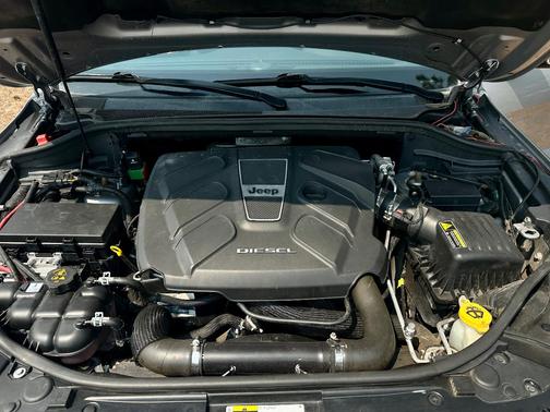 Silver 2018 Jeep Grand Cherokee Trailhawk