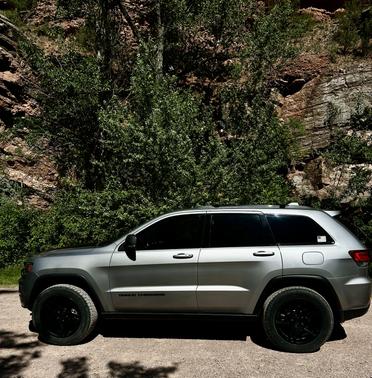 Silver 2018 Jeep Grand Cherokee Trailhawk
