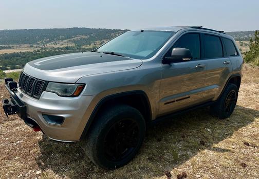Silver 2018 Jeep Grand Cherokee Trailhawk