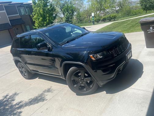 Black 2019 Jeep Grand Cherokee Upland