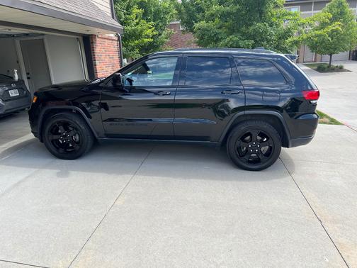 Black 2019 Jeep Grand Cherokee Upland