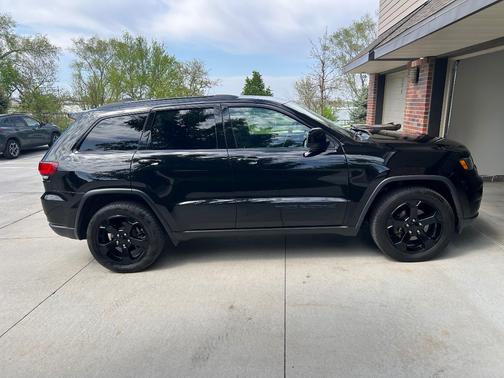 Black 2019 Jeep Grand Cherokee Upland