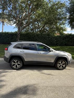 Gray 2016 Jeep Cherokee Trailhawk