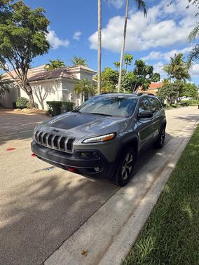 Gray 2016 Jeep Cherokee Trailhawk