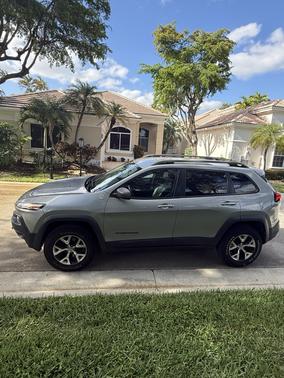 Gray 2016 Jeep Cherokee Trailhawk