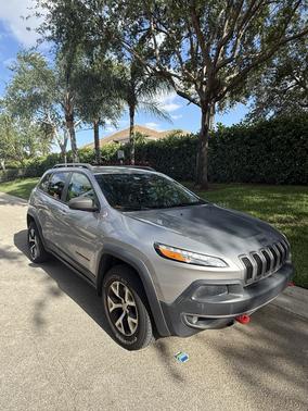 Gray 2016 Jeep Cherokee Trailhawk